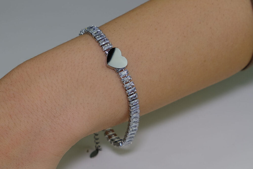 Bracciale argentato con baguette krystal e cuore
