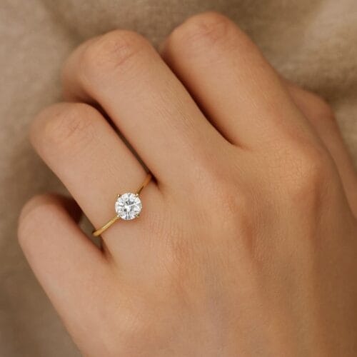 Anello con punto luce