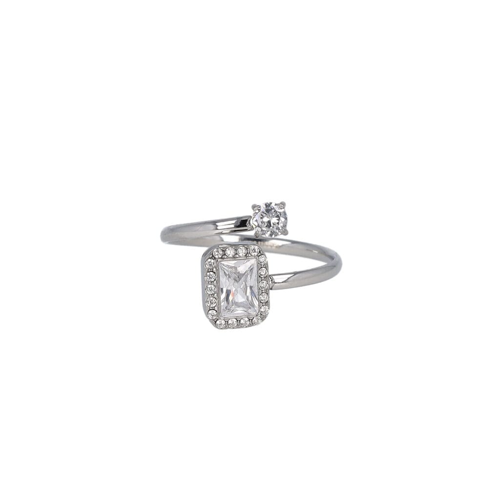 anello con zirconi e punto luce