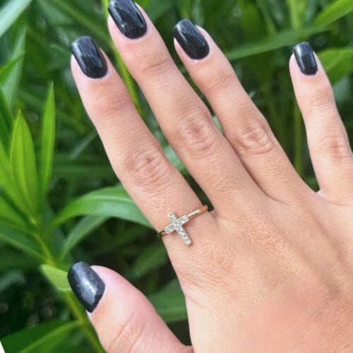 Anello con crocetta brillanti