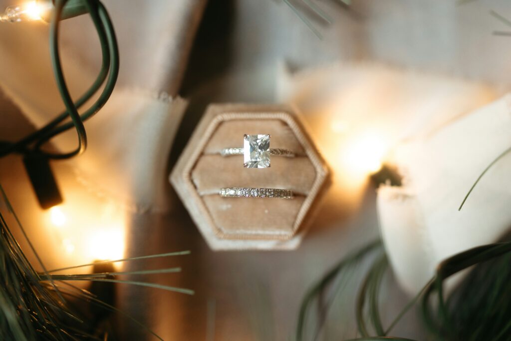 I migliori regali di Natale per lei: bigiotteria che conquista