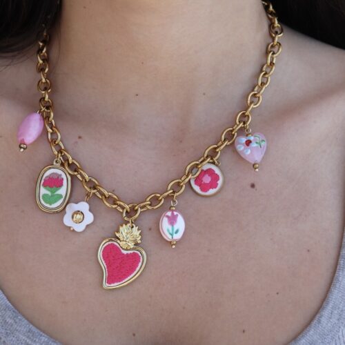 Collana Charms Ricamo Floreale e Cuore Sacro in Acciaio