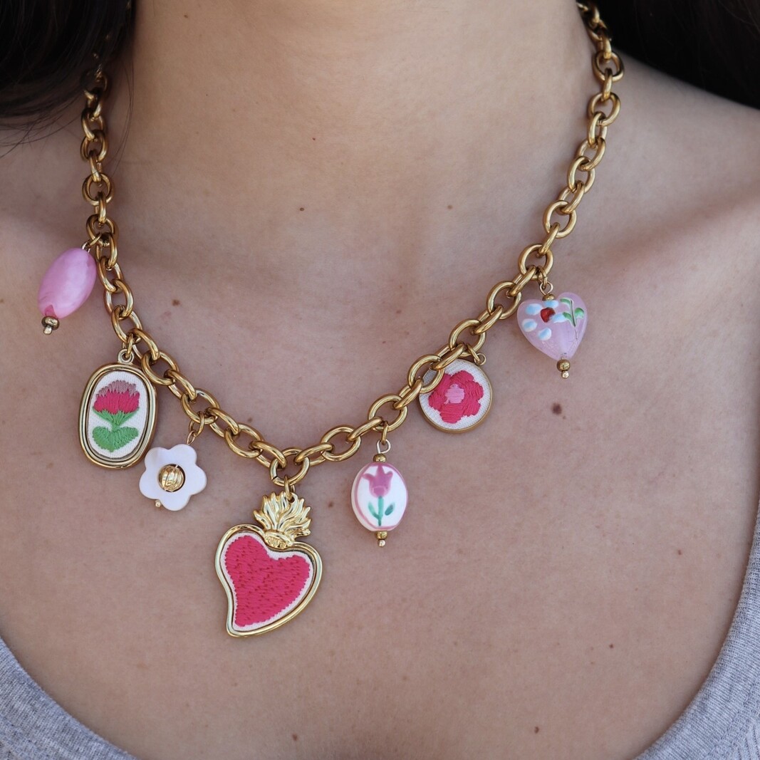 Collana Charms Ricamo Floreale e Cuore Sacro